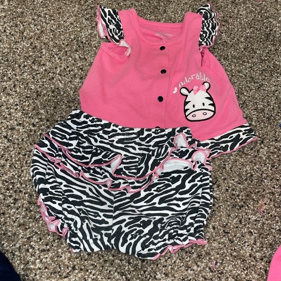 SALE 0-3 months baby girl clothing bundle - Picture 7 of 7